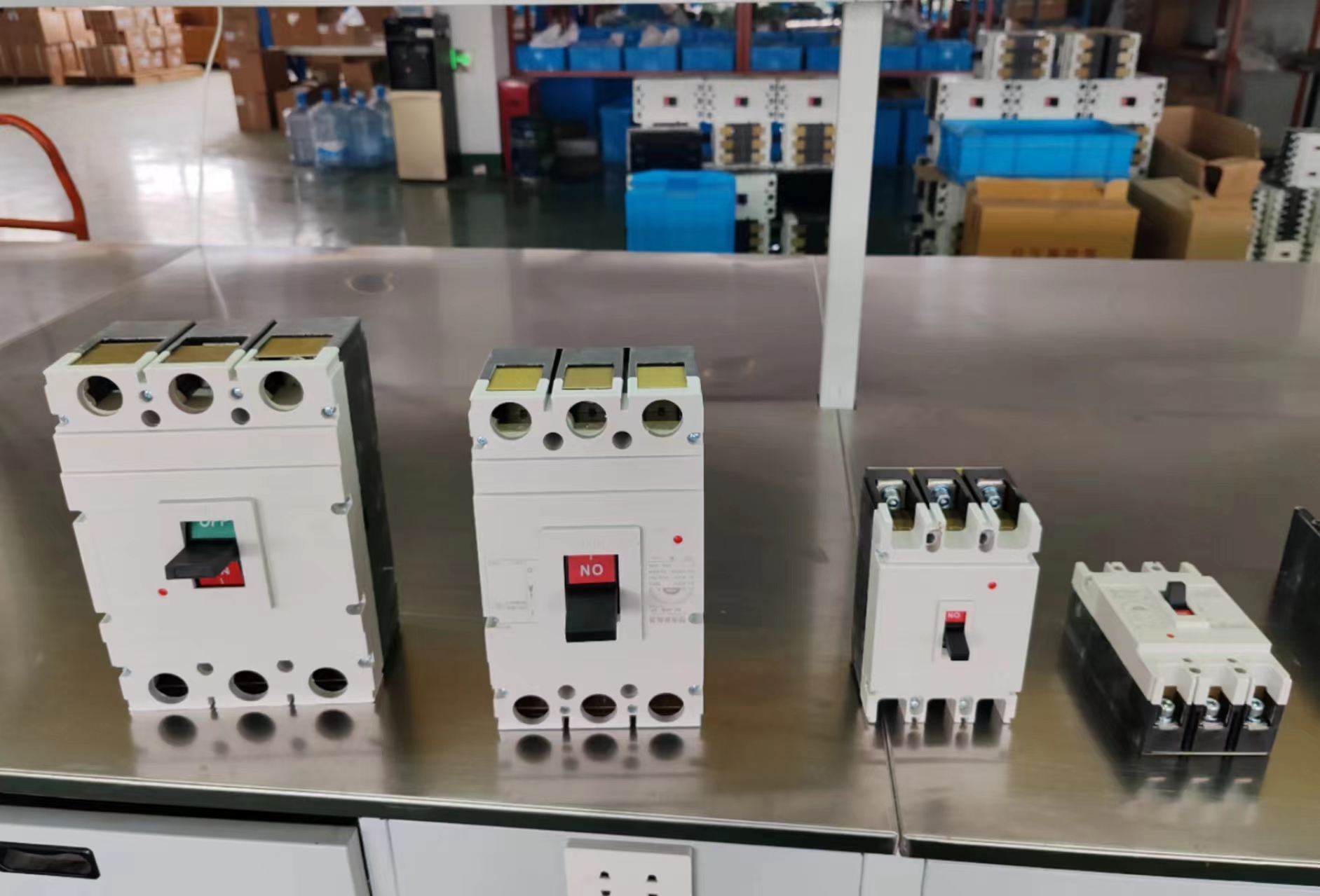 Plastic Shell Circuit Breaker: Key Components and Protections